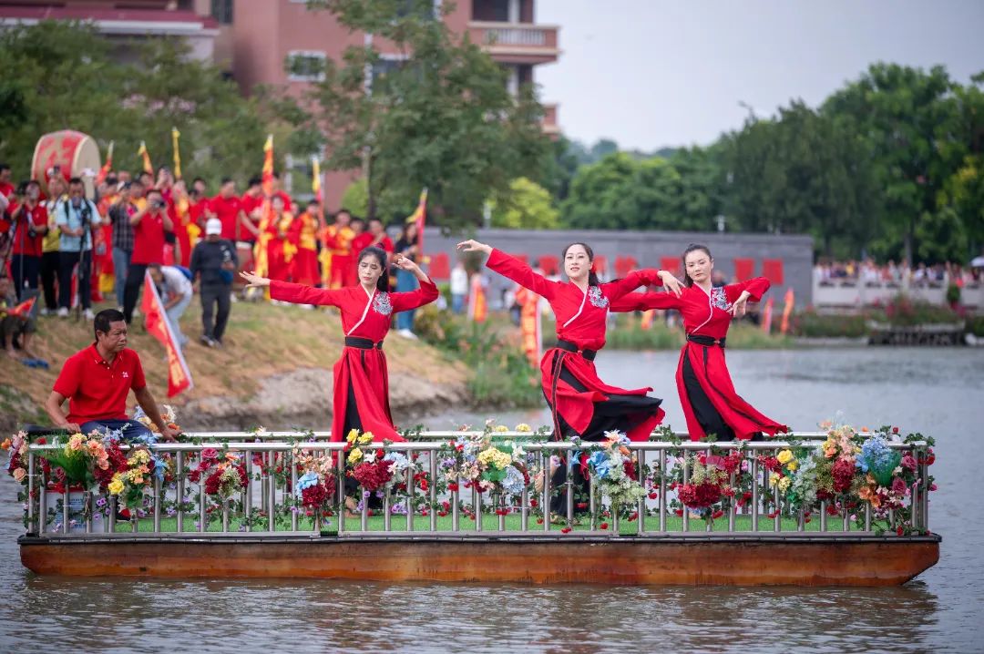 燃动金秋 | 草艇竞渡，夺人风采彰显非遗文化瑰宝之韵(图8)